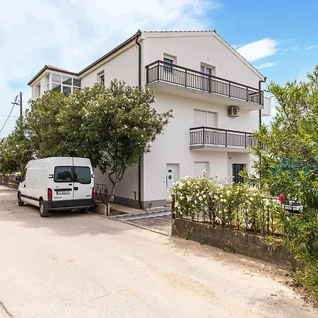 1 Bedroom In Kastel Kambelovac Апартаменты Каштела