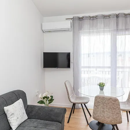 1 Bedroom In Kastel Kambelovac Каштела