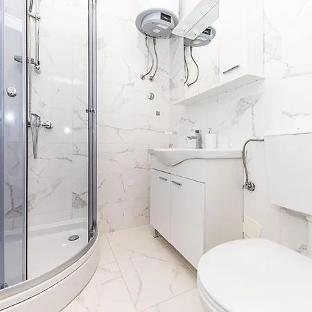 1 Bedroom In Kastel Kambelovac