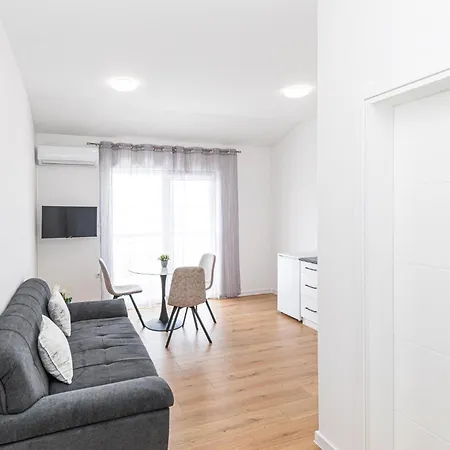 Апартаменты 1 Bedroom In Kastel Kambelovac *