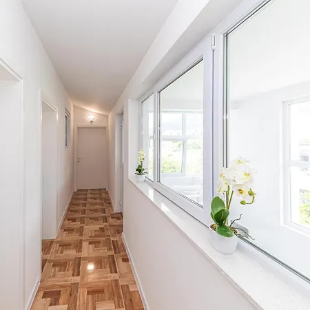 1 Bedroom In Kastel Kambelovac Апартаменты Каштела
