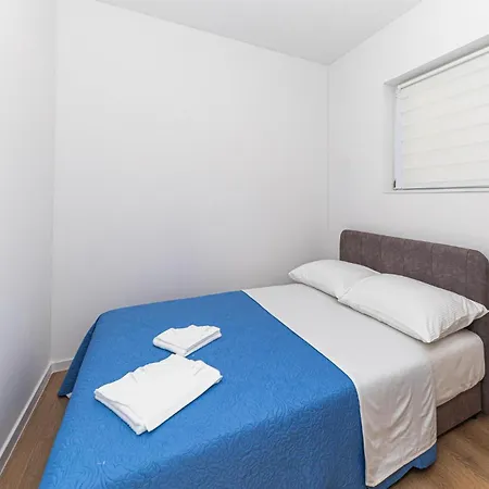 1 Bedroom In Kastel Kambelovac