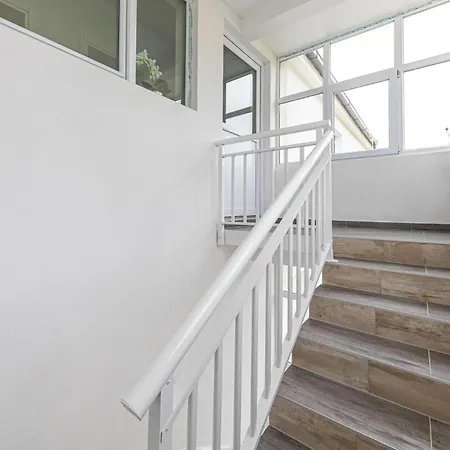 1 Bedroom In Kastel Kambelovac Апартаменты