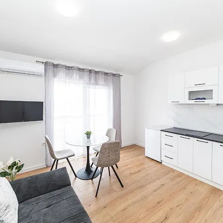 1 Bedroom In Kastel Kambelovac